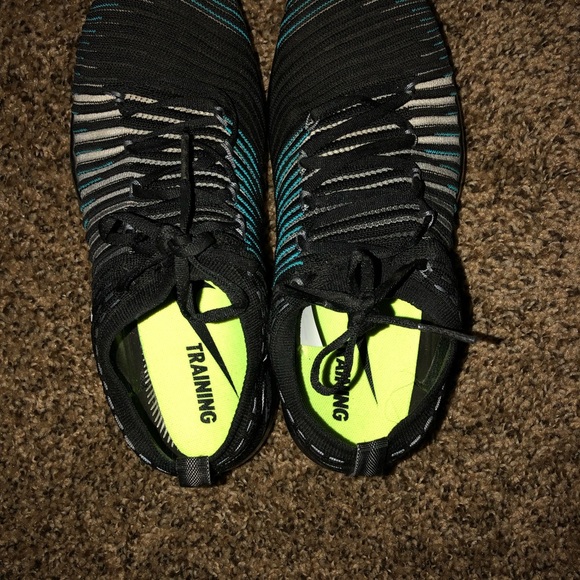 Nike flyknit shoes - Picture 2 of 4